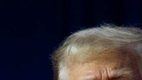 El presidente Biden estará a la derecha en la transmisión del debate y el expresidente Trump a la izquierda.
