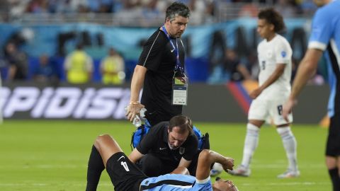 Uruguay's Ronald Araujo gets medical assistance after being fouled during a Copa America Group C soccer match against Panama in Miami Gardens, Fla, Sunday, June 23, 2024. (AP Photo/Marta Lavandier)