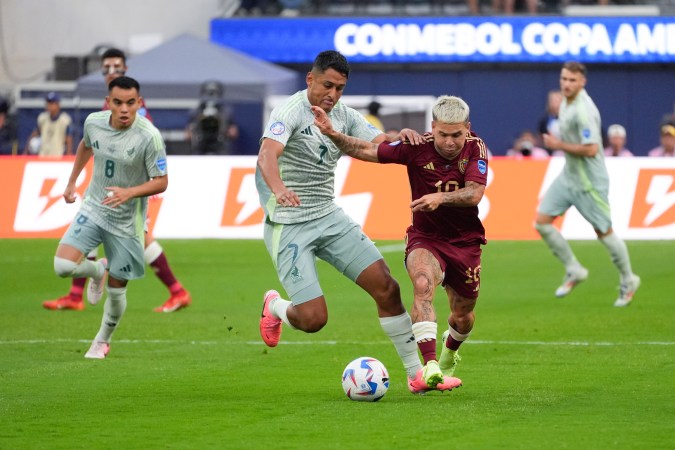 Yeferson Soteldo ha sido titular en los dos primeros partidos de la Vinotinto en esta Copa América 2024 siendo una pieza clave en la mitad del campo del combinado venezolano.