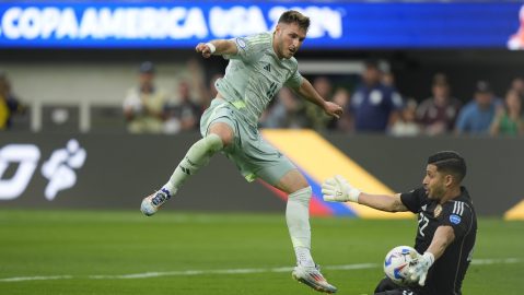 Venezuela's goalkeeper Rafael Romo blocks a shot by Mexico's Santiago Gimenez during a Copa America Group B soccer match Wednesday, June 26, 2024, in Inglewood, Calif. (AP Photo/Ryan Sun)