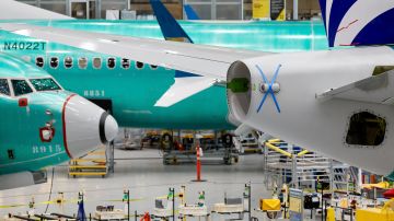 Departamento de Justicia presenta acuerdo de culpabilidad con Boeing tras accidentes fatales