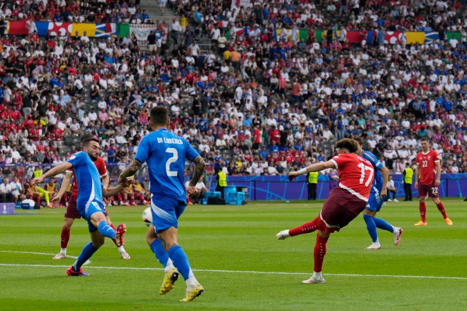 El momento del golazo anotado por Rubén Vargas para sentenciar la victoria de la Selección de Suiza que dio la primera sorpresa de los octavos de final de la Eurocopa 2024.