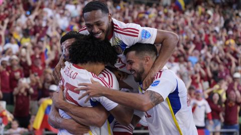 Venezuela's Eduard Bello, left, celebrates with teammates after scoring a second half goal during a Copa America Group B soccer match between Jamaica and Venezuela, Sunday, June 30, 2024, in Austin, Texas. (AP Photo/Eric Gay)