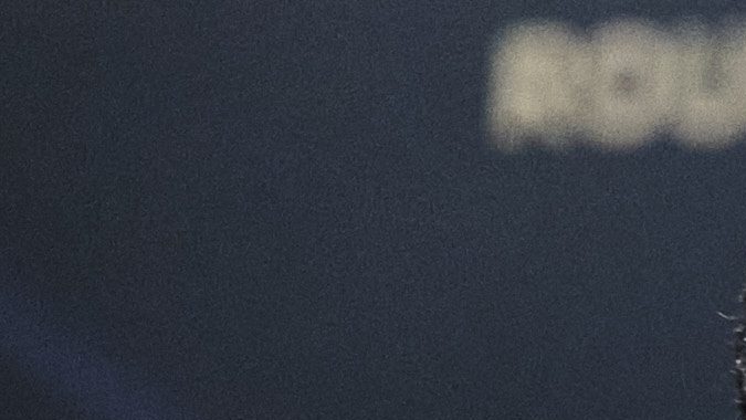 David Benavídez (izq.) lanzó menos golpes que el ucraniano Oleksandr Gvozdyk, pero conectó más veces y con mayor contundencia.