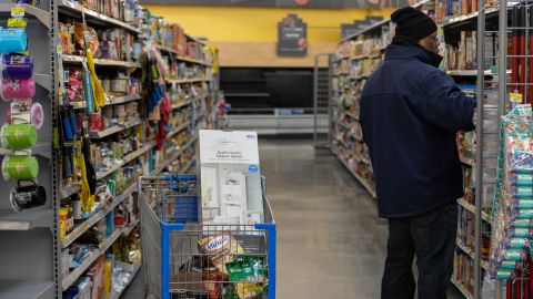 El índice de gastos de consumo personal aumentaron 2.6% en mayo