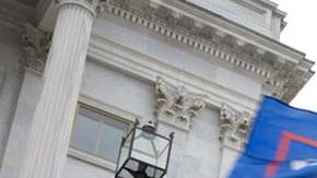 Los alborotadores que trataban de impedir el avanza de la democracia