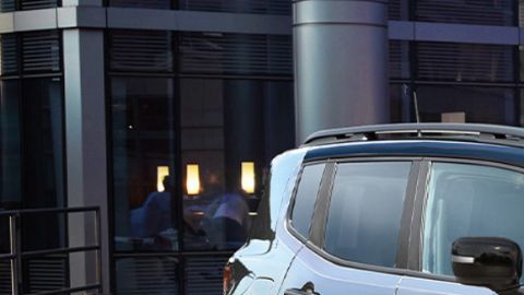 El Jeep Renegade se reinventa eléctrico, asequible y futurista