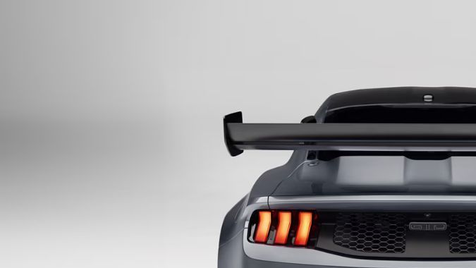 Ford Mustang GTD 2025 por detrás