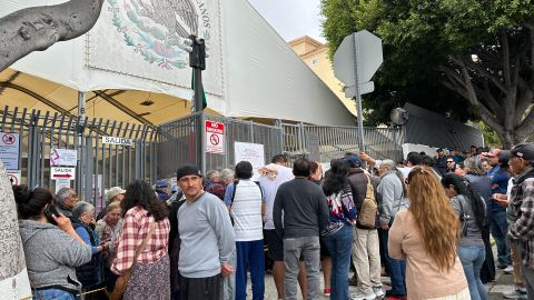 No se dieron abasto en el Consulado de México en Los Ángeles para atender a los mexicanos que querían votar el domingo 2 de junio.