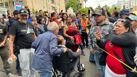 Miles de migrantes se quedan sin poder votar en el Consulado de México en Los Ángeles.