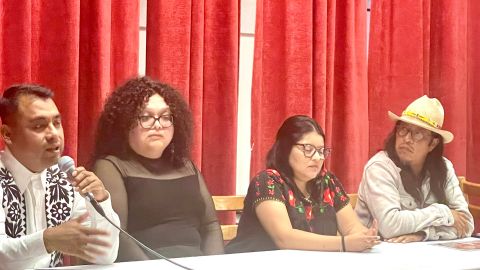 Arcenio López habla en el foro 'Alto al odio' en Los Ángeles.