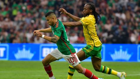 Ciudad de México a 26 de Marzo de 2023. Orbelin Pineda (I), durante el partido de la fase de grupos de la Liga de Naciones de la Concacaf 2022-2023, entre la Selección Nacional de México y la selección de Jamaica, celebrado en el estadio Azteca. Foto: Imago7/ Arturo Hernández