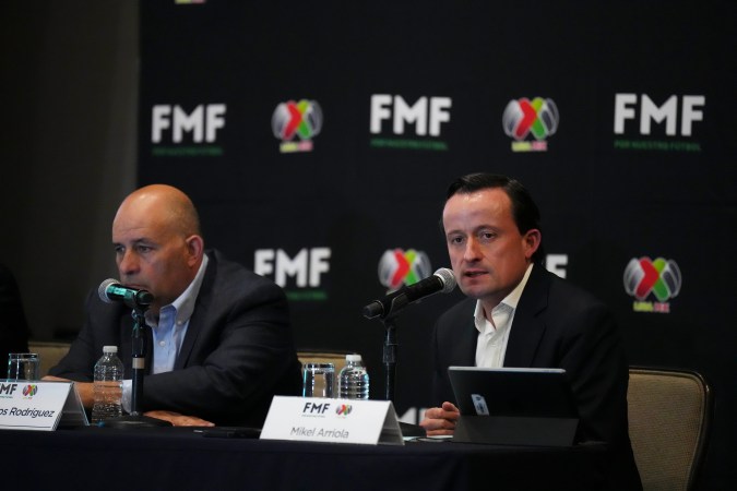 Ciudad de México, 12 de junio de 2023. Juan Carlos Rodríguez Bas, Comisionado Presidente y Mikel Arriola, presidente ejecutivo de la Liga BBVA MX, durante la presentación de la nueva estructura administrativa de la Federación Mexicana de Futbol, celebrada en el Hotel Intercontinental. Foto: Imago7/ Rafael Vadillo