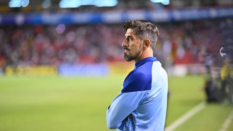 Veljko Paunovic, director técnico de las Chivas del Guadalajara durante el partido de la jornada 15 del torneo Apertura 2023 de la Liga MX ante los Gallos Blancos del Querétaro celebrado en el estadio La Corregidora.