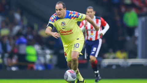 Ciudad de México, 19 de noviembre de 2023. Cuauhtémoc Blanco, durante el partido de leyendas en beneficio de los damnificados por el huracán Otis en Guerrero, entre las Águilas del América y las Chivas Rayadas de Guadalajara, celebrado en el Estadio Azteca. Foto: Imago7/ Eloisa Sánchez