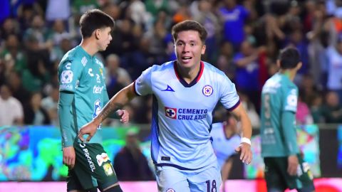 León, Guanajuato. 21 de febrero de 2024. Rodrigo Huescas en festejo de gol, durante el partido correspondiente a la jornada 9 del torneo Clausura 2023 de la Liga BBVA MX, entre los esmeraldas del León y la máquina celeste del Cruz Azul, disputado en el estadio León. Foto: Imago7/ Ramón Balandrán