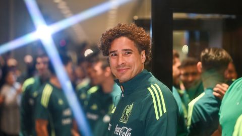 Guillermo Ochoa en la serenata que le llevo la afición a la selección nacional de México previo a la final de la liga de naciones de la CONCACAF 2024, en el hotel de concentración.