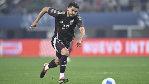 Henry Martín durante un partido de la selección de México.