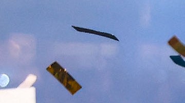 El venezolano Salomón Rondón con trofeo de campeones, durante la final de la Champions Cup de la Concacaf 2024, entre los Tuzos de Pachuca y el Columbus Crew, celebrado en el estadio Hidalgo.