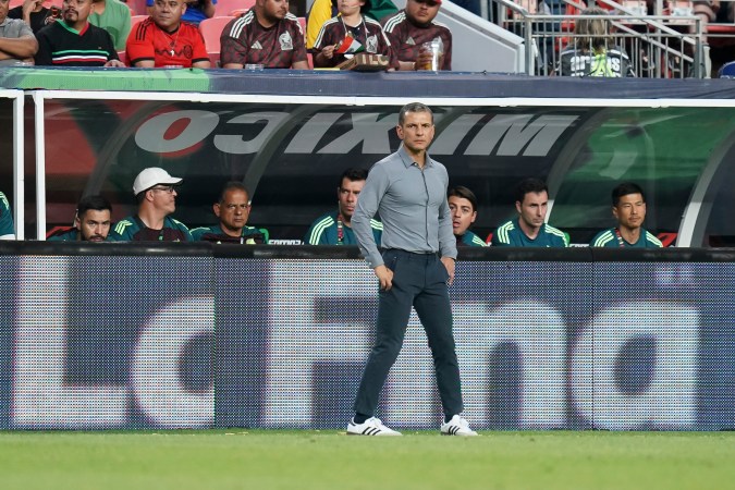 Jaime Lozano, seleccionador mexicano, durante un partido amistoso ante la Selección de Uruguay celebrado en el Empower Field at Mile High el pasado 5 de junio en Denver.