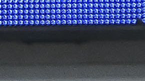 Momento en que el portero venezolano Rafael Romo desvía el penalti cobrado por Orbelín Pineda, jugador de México, en el partido realizado en Los Ángeles.