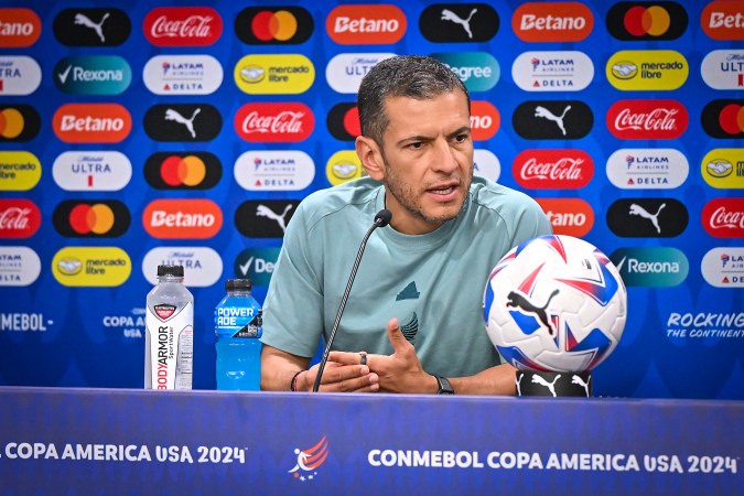 Phoenix,Arizona, Estados Unidos, 29 de junio de 2024. Jaime Lozano, director técnico y Johan Vásquez, durante una conferencia de prensa de la Selección Nacional de México previo al partido de fase de grupos de la Copa América 2024 contra la Selección de Ecuador, celebrada en el estadio State Farm. Foto: Imago7/ Etzel Espinosa