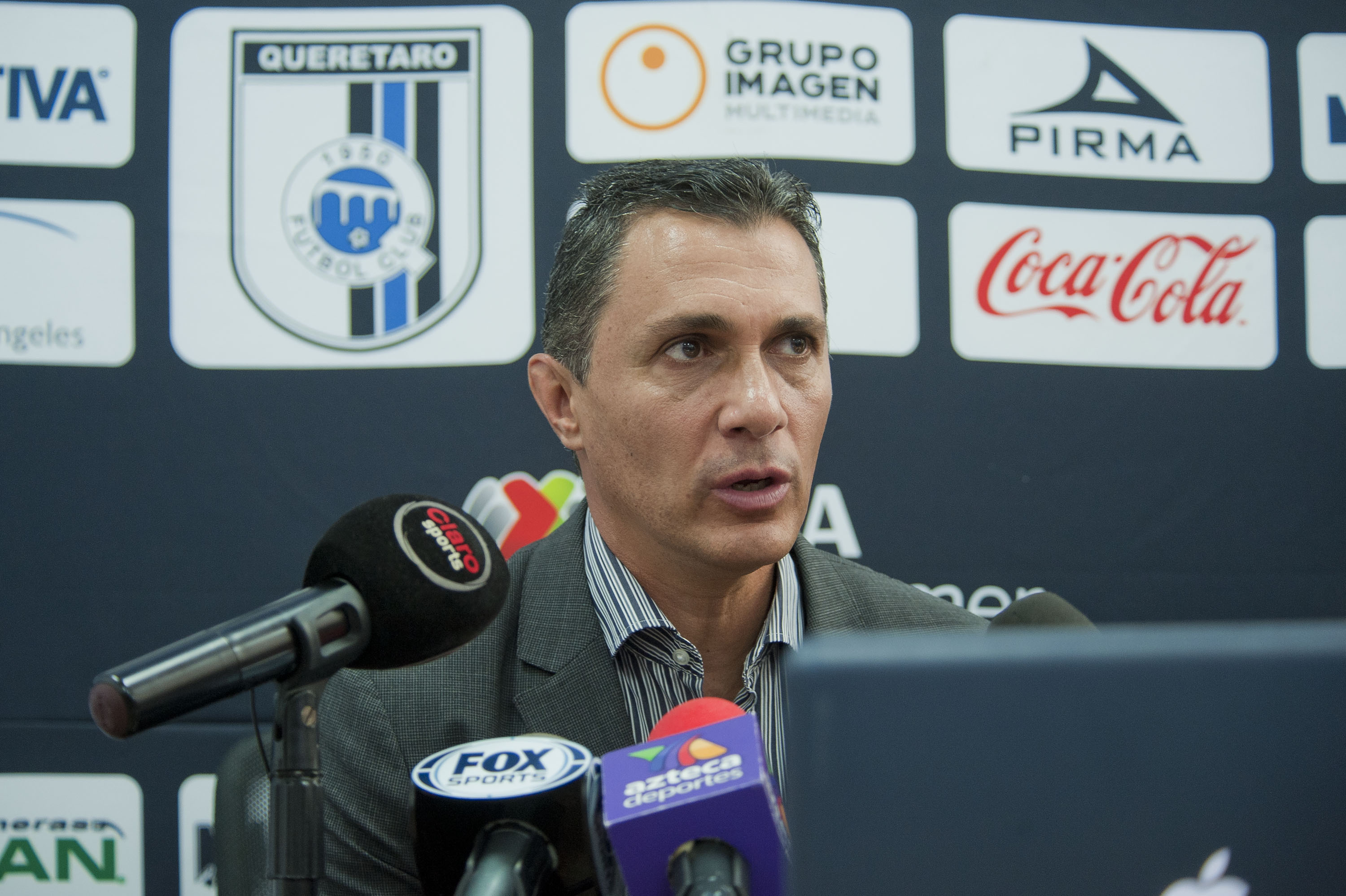 Queretaro, Queretaro 16 de Diciembre de 2014. Adolfo Rios durante la rueda de prensa de los Gallos Blancos, con el motivo de su salida del cargo de presidente deportivo del Club Gallos Blancos de Queretaro celebrada en el Centro Gallos de Alto Rendimiento CEGAR. Foto: Imago7/Gerardo Flores