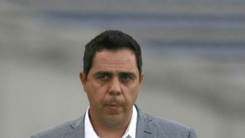 Puebla, Puebla, 26 de julio de 2016. Miguel de Jesus Fuentes Director Técnico de Lobos BUAP, durante el partido de la jornada 2 del torneo Apertura 2016 de la Copa Corona MX, entre los Lobos BUAP vs Xolos de Tijuana, celebrado en el estadio Universitario. Foto: Imago7/Mireya Novo