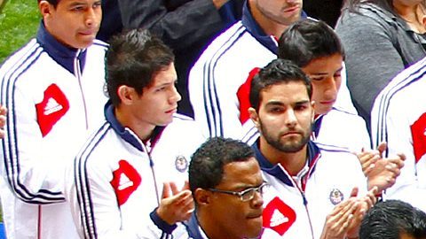 Imagen referencial de Chivas homenajeando a una de sus leyendas.