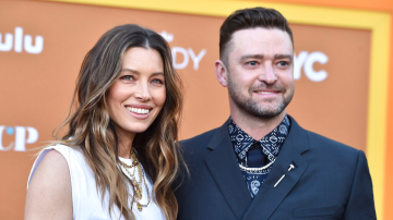 Jessica Biel, izquierda, y su esposo, Justin Timberlake, llegan al estreno en Los Ángeles de "Candy," el 9 de mayo de 2022 en el Teatro El Capitan.