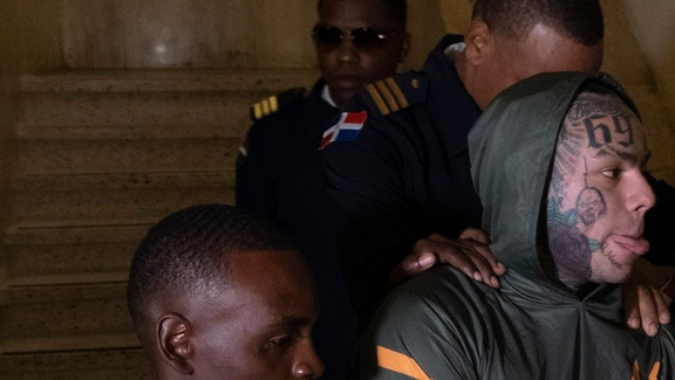 El rapero está siendo investigado en República Dominicana por presunta violencia doméstica contra Yailin La Más Viral y su madre