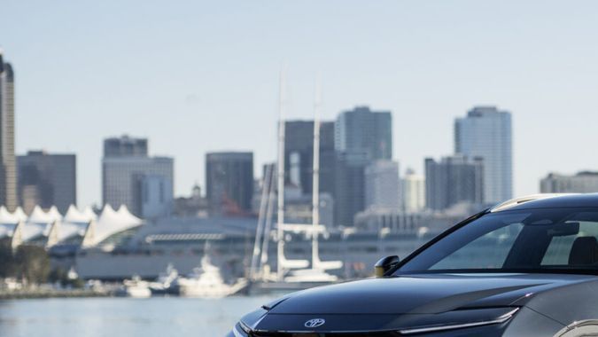 Toyota Crown Signia 2025 características y prueba de manejo del SUV sustituto del Venza