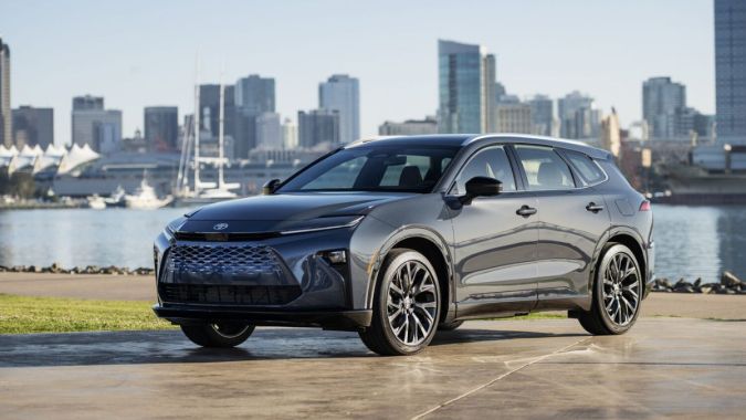 Toyota Crown Signia 2025 características y prueba de manejo del SUV sustituto del Venza