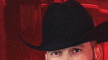 El Flaco nació en Mazatlán, en el estado mexicano de Sinaloa, y Mimoso en Concordia, una población cercana. El parentesco viene por las mamás de ambas, que a su vez son primas segundas.