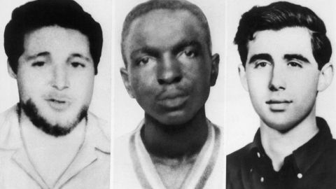 De izq. a der., Michael Schwerner (24 años), James Chaney (21) y Andrew Goodman (20), los activistas de derechos civiles de CORE asesinados por miembros del Ku Klux Klan.