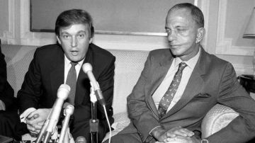 Donald Trump y el abogado Roy Cohn.