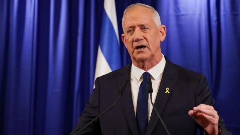 Benny Gantz es un político centrista, mientras que Netanyahu se ubica a la derecha del espectro ideológico.