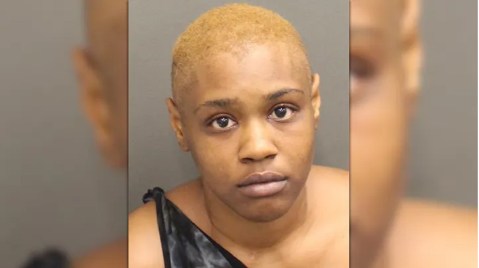 Mujer de Florida acusada de atropellar intencionalmente a su novio e hijo pequeño
