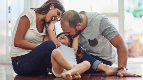 Las familias en Estados Unidos siguen luchando contra los elevados precios.