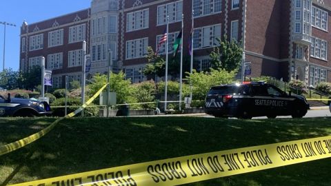 Estudiante de Seattle asesinado a tiros cuando intentaba disolver una pelea afuera de su escuela