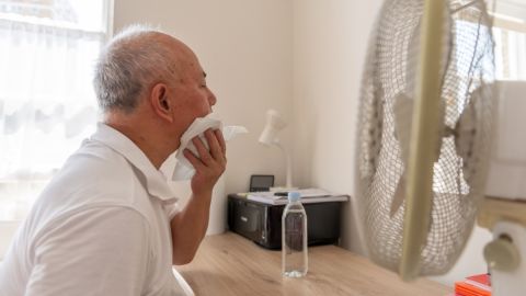 Qué puede causar el calor extremo en tu cuerpo, según los CDC