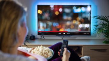 Ver TV afecta la forma en la que envejecemos: por qué