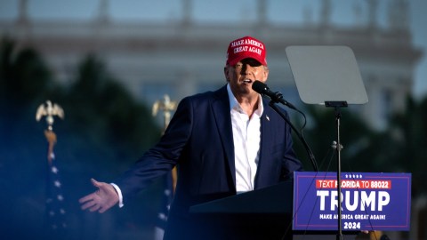 Las medidas antiinmigrantes de Trump están reflejadas en el Proyecto 2025, un plan de gobierno republicano.