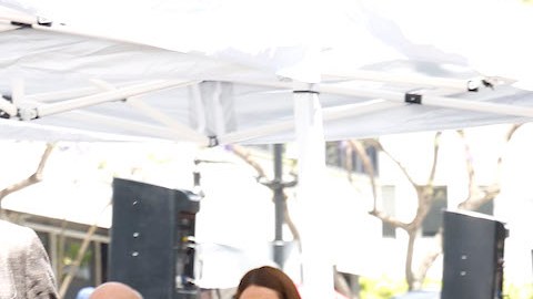 Jacqie, Chiquis, Jenicka, Johnny y Michael, hijos de Jenni Rivera, acompañados de amigos como Gloria Trevi y familiares como Lupillo Rivera, Rosie Rivera, Doña Rosa y Don Pedro Rivera, entre otros, recibieron y develaron la estrella póstuma de Jenni Rivera en el Paseo de la Fama de Hollywood, donde proclamaron también el 27 de junio como el "Día de Jenni Rivera"/Los Angeles, 27 de junio 2024