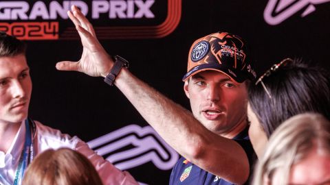 Stavelot (Belgium), 25/07/2024.- Red Bull Racing driver Max Verstappen (C) of Netherlands gestures during an event with fans in the paddock at the Circuit de Spa-Francorchamps racetrack, in Stavelot, Belgium, 25 July 2024. The Formula 1 Belgian Grand Prix is held on the Circuit de Spa-Francorchamps racetrack on 28 July 2024. (Fórmula Uno, Bélgica, Países Bajos; Holanda) EFE/EPA/OLIVIER MATTHYS