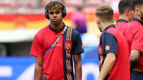 Stuttgart (Germany), 05/07/2024.- Lamine Yamal of Spain during the pitch inspection ahead of the UEFA EURO 2024 quarter-finals soccer match between Spain and Germany, in Stuttgart, Germany, 05 July 2024. (Alemania, España) EFE/EPA/FRIEDEMANN VOGEL