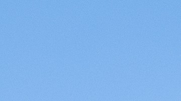 Daisy Alvarez posa para un retrato con sus hijos Max Robles, Ruby Robles e Iris Robles después de comprar fuegos artificiales en Garden Grove.