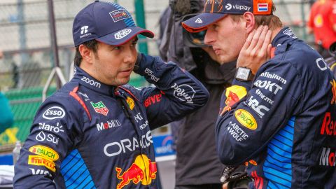 Stavelot (Belgium), 27/07/2024.- Red Bull Racing drivers Sergio Perez of Mexico(L) and Max Verstappen of Netherlands (R) talk after the Qualifying for the Formula One Belgian Grand Prix, in Stavelot, Belgium, 27 July 2024. The Formula 1 Belgian Grand Prix is held on the Circuit de Spa-Francorchamps racetrack on 28 July 2024. (Fórmula Uno, Bélgica, Países Bajos; Holanda) EFE/EPA/OLIVIER MATTHYS