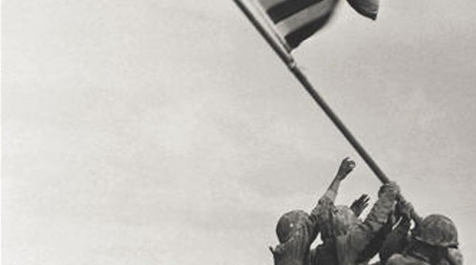 Foto de Trump ensangrentado adquiere significado patriótico