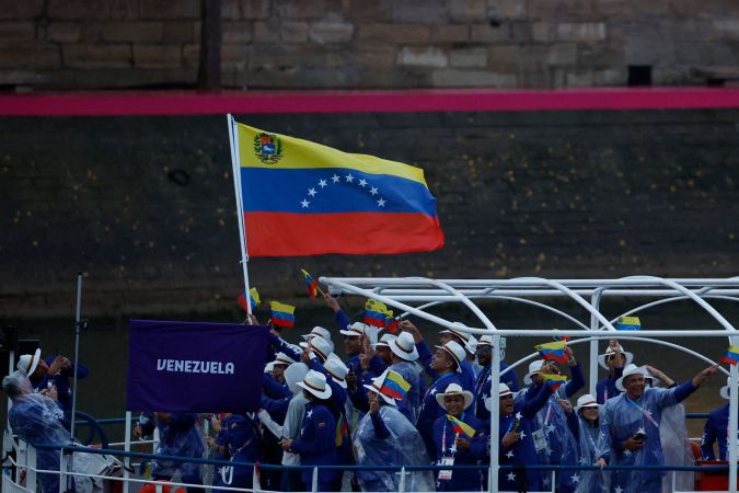 La delegación de Venezuela durante la ceremonia de inauguración de los Juegos Olímpicos París 2024.